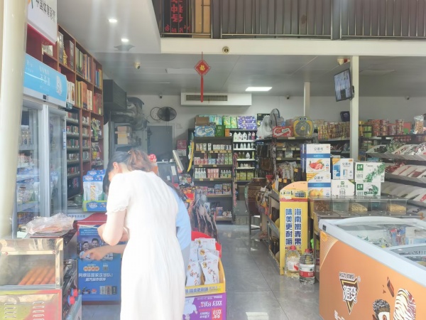 Y06082日营六千上大型小区出入口双门头头铺芙蓉兴盛超市转 Y06082日营六千上大型小区出入口双门头头铺芙蓉兴盛超市转