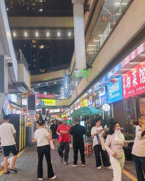 A06087高铁吾悦广场扶梯口临街门面房东直租! A06087高铁吾悦广场扶梯口临街门面房东直租!