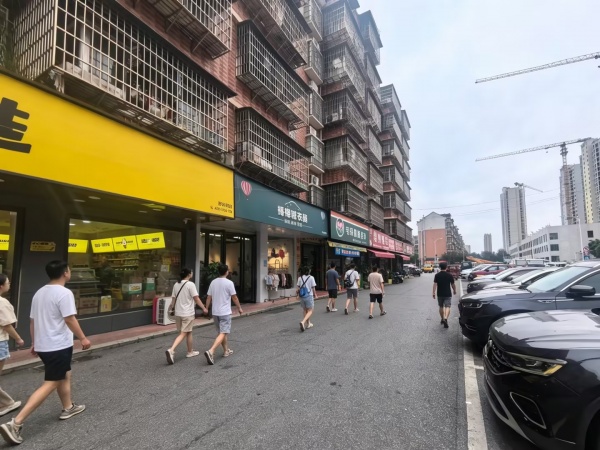 X06113芙蓉区西龙苑大型小区商业街临街130平品牌零食店急转 X06113芙蓉区西龙苑大型小区商业街临街130平品牌零食店急转