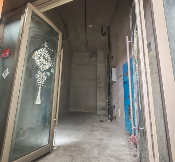 A06087高铁吾悦广场扶梯口临街门面房东直租! A06087高铁吾悦广场扶梯口临街门面房东直租!