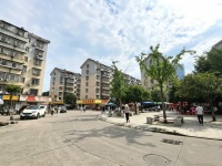 X06064人民东路.合平安置小区临街75平门面房东直租