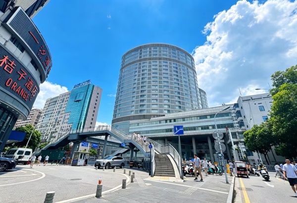 Y07018十多年老店.五一商圈.精装美容院优价转让或联营 Y07018十多年老店.五一商圈.精装美容院优价转让或联营