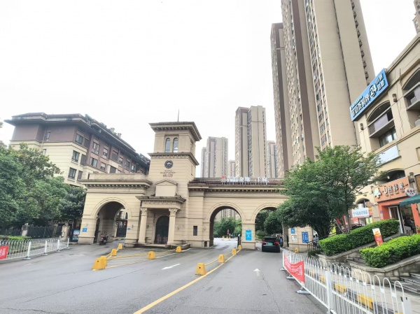 X07037上万户住宅.金地三千府临街上下两层80平门面出租 X07037上万户住宅.金地三千府临街上下两层80平门面出租