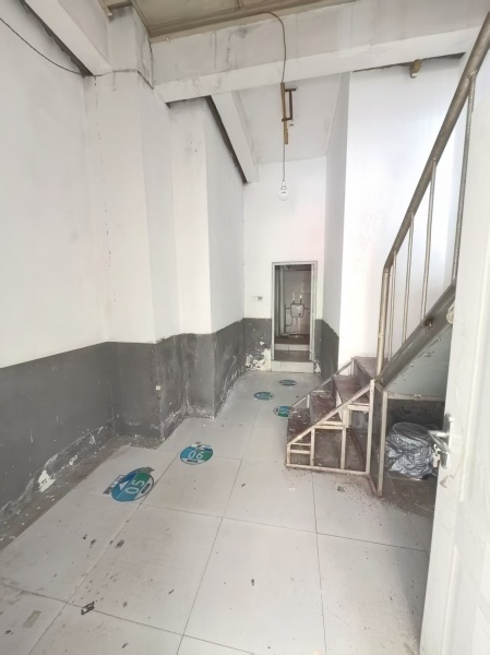 X07037上万户住宅.金地三千府临街上下两层80平门面出租 X07037上万户住宅.金地三千府临街上下两层80平门面出租