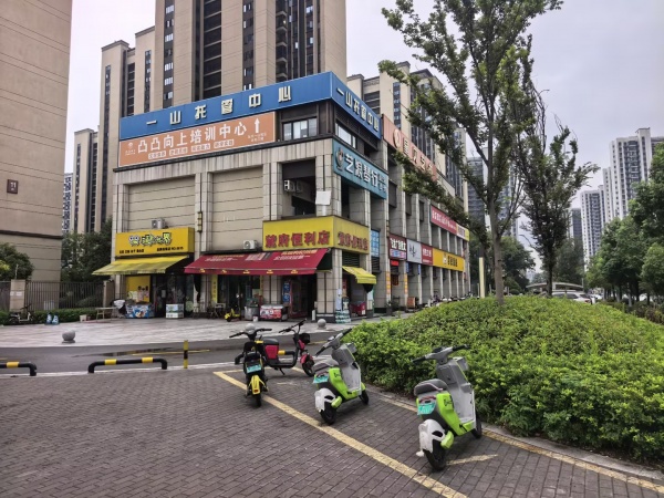 X07079岳麓区麓谷大型小区门口底商多所学校围绕临街门面房东直租 X07079岳麓区麓谷大型小区门口底商多所学校围绕临街门面房东直租