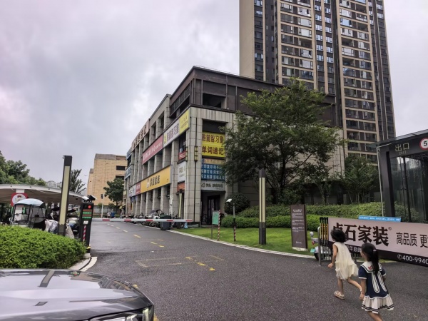 X07079岳麓区麓谷大型小区门口底商多所学校围绕临街门面房东直租 X07079岳麓区麓谷大型小区门口底商多所学校围绕临街门面房东直租
