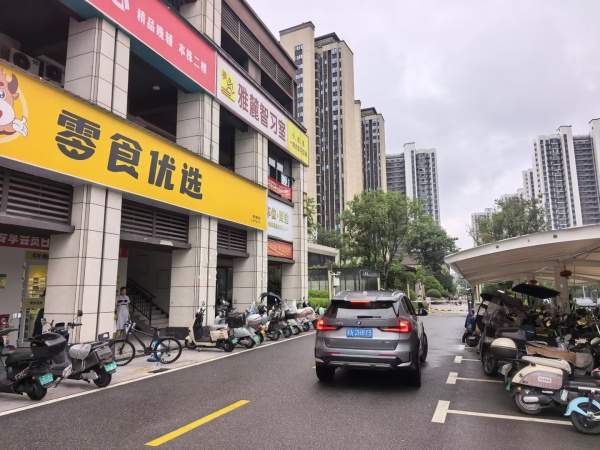 X07079岳麓区麓谷大型小区门口底商多所学校围绕临街门面房东直租 X07079岳麓区麓谷大型小区门口底商多所学校围绕临街门面房东直租