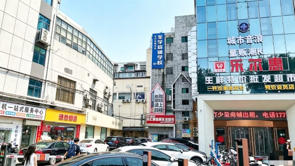 X08018东塘商圈.君悦星城商业综合楼4楼出租.房东直租 X08018东塘商圈.君悦星城商业综合楼4楼出租.房东直租