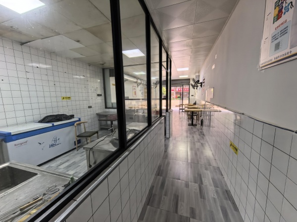 X08027成熟大型小区一楼旺铺底价转,排烟三相电齐全 X08027成熟大型小区一楼旺铺底价转,排烟三相电齐全
