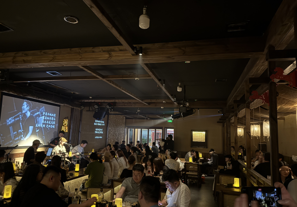 Y08042火爆市中心中山亭品牌高端民谣酒馆低价转让 Y08042火爆市中心中山亭品牌高端民谣酒馆低价转让