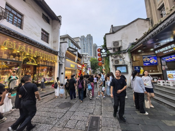 Y08043五一商圈特价,太平老街低租金文创自拍店转(可空转 Y08043五一商圈特价,太平老街低租金文创自拍店转(可空转
