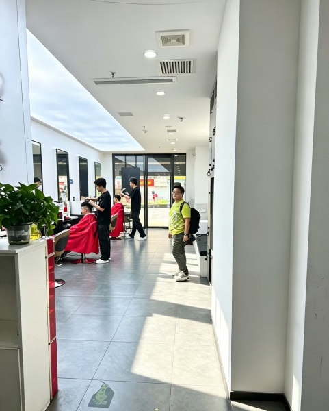 Y08046可空转!德思勤核心商业街.6年老牌美发店转让 Y08046可空转!德思勤核心商业街.6年老牌美发店转让