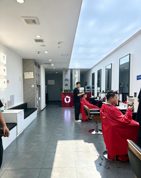 Y08046可空转!德思勤核心商业街.6年老牌美发店转让 Y08046可空转!德思勤核心商业街.6年老牌美发店转让