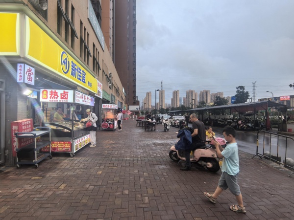 Y08049星沙D铁旁大型高档小区主出入口临街夜宵卤菜店优价转让 Y08049星沙D铁旁大型高档小区主出入口临街夜宵卤菜店优价转让