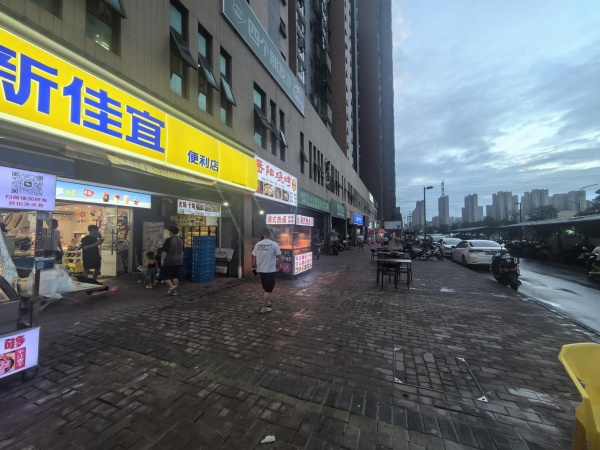 Y08049星沙D铁旁大型高档小区主出入口临街夜宵卤菜店优价转让 Y08049星沙D铁旁大型高档小区主出入口临街夜宵卤菜店优价转让
