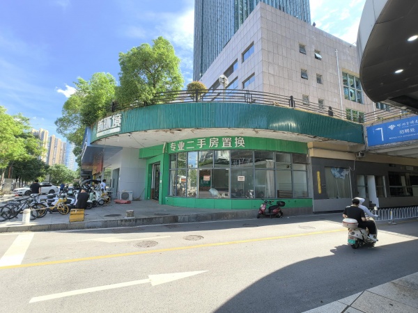 Y08065湘江世纪城旁.临街50平和71平门面出租2个门面 Y08065湘江世纪城旁.临街50平和71平门面出租2个门面