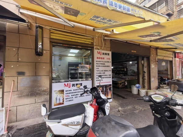 Y08073岳麓区黄鹤小区菜市场出入口10平美发门面空转 Y08073岳麓区黄鹤小区菜市场出入口10平美发门面空转