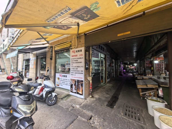 Y08073岳麓区黄鹤小区菜市场出入口10平美发门面空转 Y08073岳麓区黄鹤小区菜市场出入口10平美发门面空转