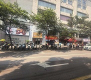 Y08081五一广场核心商圈餐饮旺铺超低价转让