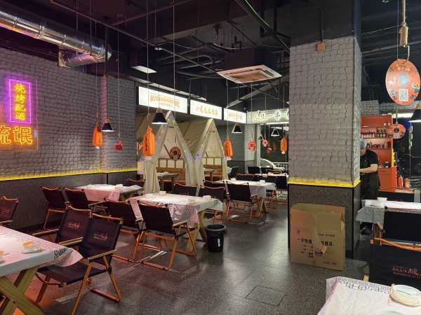 Y08107天心区南湖路临街品牌200平烧烤餐饮店低转 Y08107天心区南湖路临街品牌200平烧烤餐饮店低转