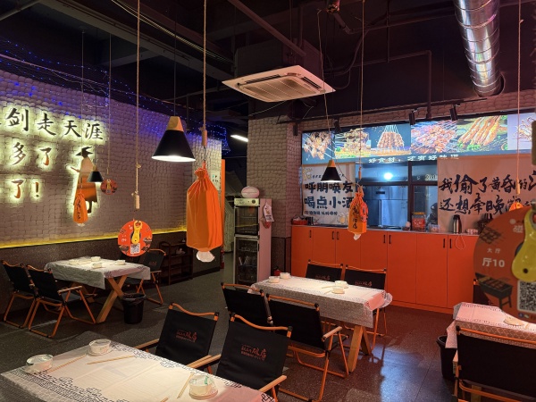 Y08107天心区南湖路临街品牌200平烧烤餐饮店低转 Y08107天心区南湖路临街品牌200平烧烤餐饮店低转