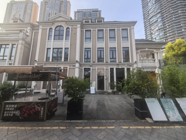 Y08110梅溪湖一线湖景临街独栋两层260平带院子门面优转(或找合伙) Y08110梅溪湖一线湖景临街独栋两层260平带院子门面优转(或找合伙)