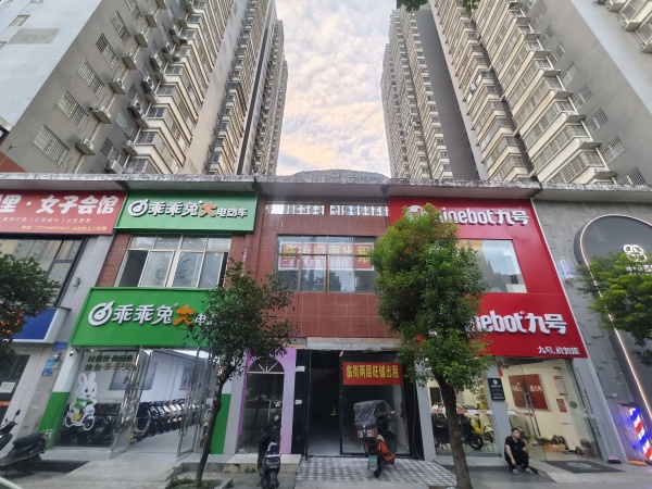 X05074房东直租精装修店铺直接领包入住,无转让费 X05074房东直租精装修店铺直接领包入住,无转让费