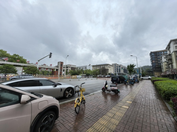 Y09023b岳麓壹号嘉园临街毛坯旺铺招商,可送装修期 Y09023b岳麓壹号嘉园临街毛坯旺铺招商,可送装修期