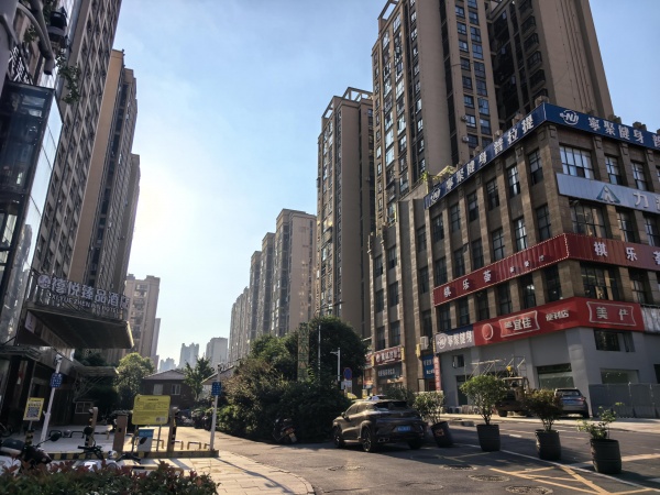 Y09038宁乡金洲大道中央领御十字路口260平临街旺铺招租 Y09038宁乡金洲大道中央领御十字路口260平临街旺铺招租
