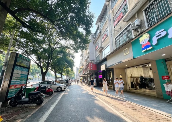 A09043小区入口旁.凯德广场商圈.商业综合3楼门面出租 A09043小区入口旁.凯德广场商圈.商业综合3楼门面出租