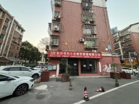 Y09047房东直租！月湖小区临街拐角125平门面直租