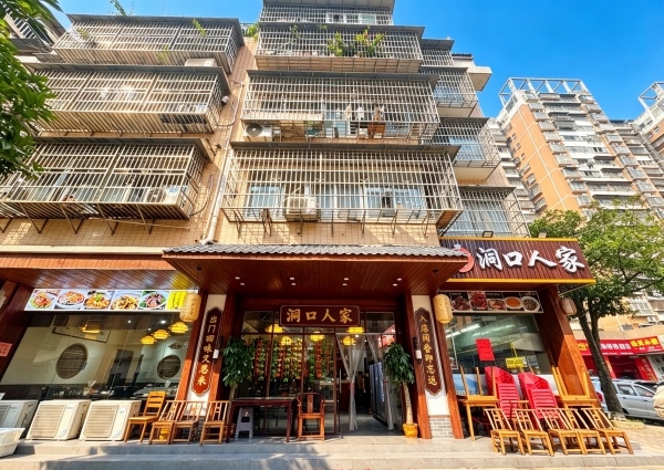 Y09057 超低价转!多个成熟小区围绕.头铺餐饮热闹位置 Y09057 超低价转!多个成熟小区围绕.头铺餐饮热闹位置