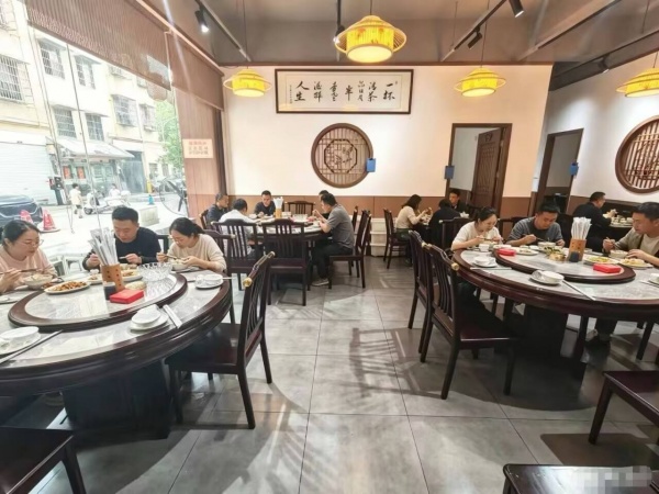 Y09057 超低价转!多个成熟小区围绕.头铺餐饮热闹位置 Y09057 超低价转!多个成熟小区围绕.头铺餐饮热闹位置