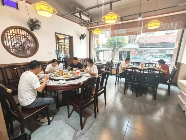 Y09057 超低价转!多个成熟小区围绕.头铺餐饮热闹位置 Y09057 超低价转!多个成熟小区围绕.头铺餐饮热闹位置