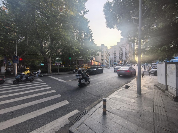 Y09070雨花区梓园路红旗药号公交站旁临街门面房东直租 Y09070雨花区梓园路红旗药号公交站旁临街门面房东直租