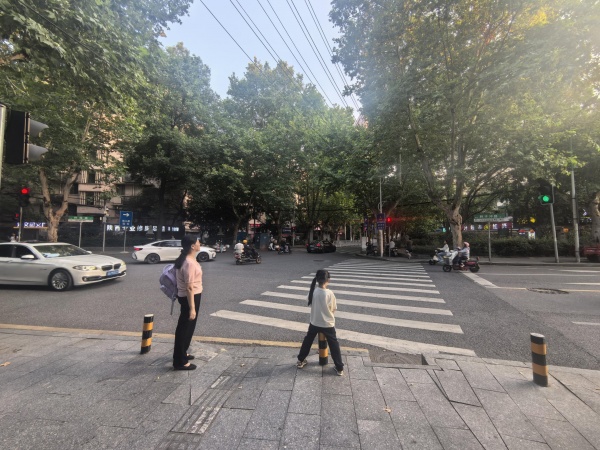 Y09070雨花区梓园路红旗药号公交站旁临街门面房东直租 Y09070雨花区梓园路红旗药号公交站旁临街门面房东直租