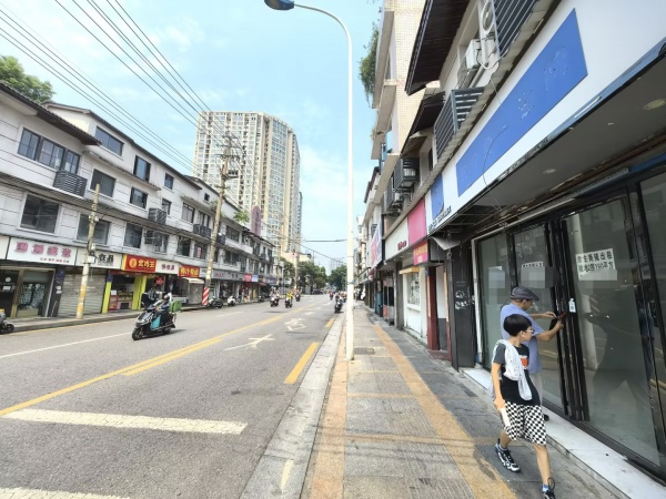 A09087市中心五一网红商圈.临街一排3处旺铺优价出租 A09087市中心五一网红商圈.临街一排3处旺铺优价出租