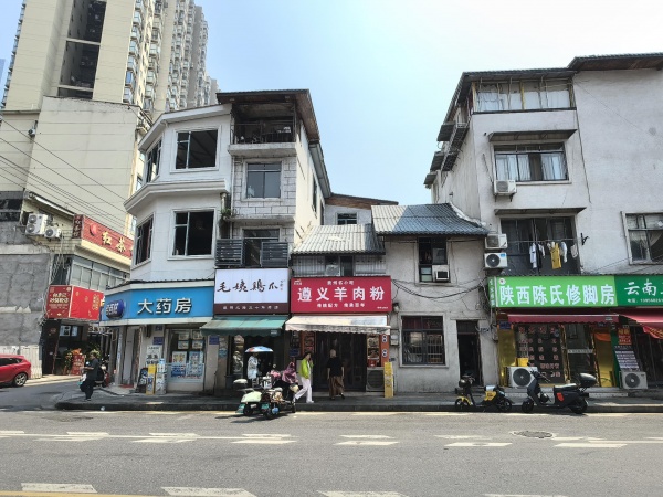 A09087市中心五一网红商圈.临街一排3处旺铺优价出租 A09087市中心五一网红商圈.临街一排3处旺铺优价出租