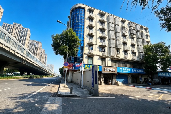 Y09111高桥商圈.1楼200平和4至7楼每层300平出租 Y09111高桥商圈.1楼200平和4至7楼每层300平出租