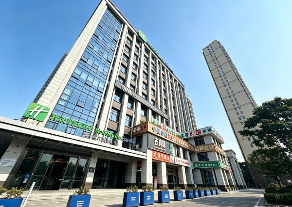 Y09097万人小区出入口旁.2楼550平门面出租.房东直租 Y09097万人小区出入口旁.2楼550平门面出租.房东直租