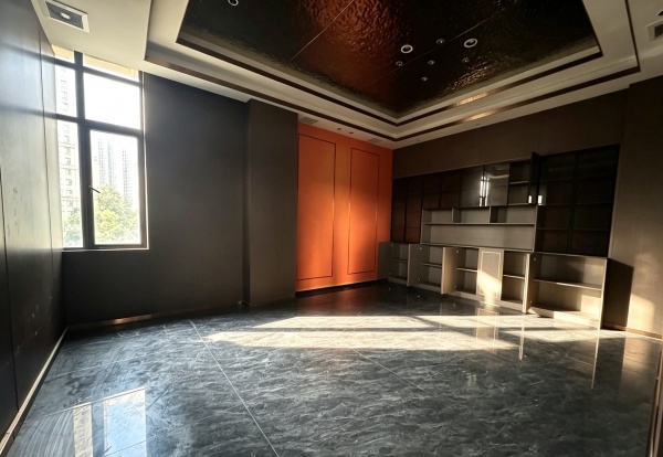 Y09097万人小区出入口旁.2楼550平门面出租.房东直租 Y09097万人小区出入口旁.2楼550平门面出租.房东直租