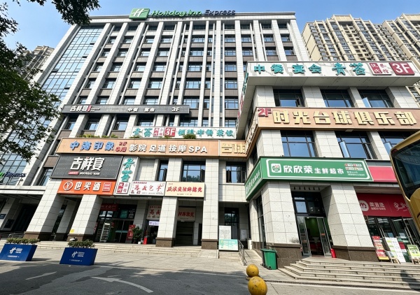 Y09097万人小区出入口旁.2楼550平门面出租.房东直租 Y09097万人小区出入口旁.2楼550平门面出租.房东直租
