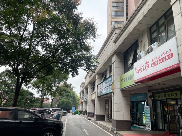 A09122星沙山水湾临街精装修美容养生店优价转让(可住人 A09122星沙山水湾临街精装修美容养生店优价转让(可住人
