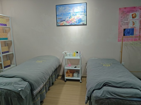 A09122星沙山水湾临街精装修美容养生店优价转让(可住人 A09122星沙山水湾临街精装修美容养生店优价转让(可住人