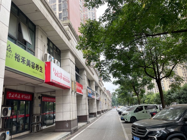 A09122星沙山水湾临街精装修美容养生店优价转让(可住人 A09122星沙山水湾临街精装修美容养生店优价转让(可住人