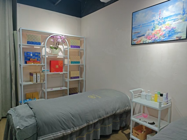 A09122星沙山水湾临街精装修美容养生店优价转让(可住人 A09122星沙山水湾临街精装修美容养生店优价转让(可住人