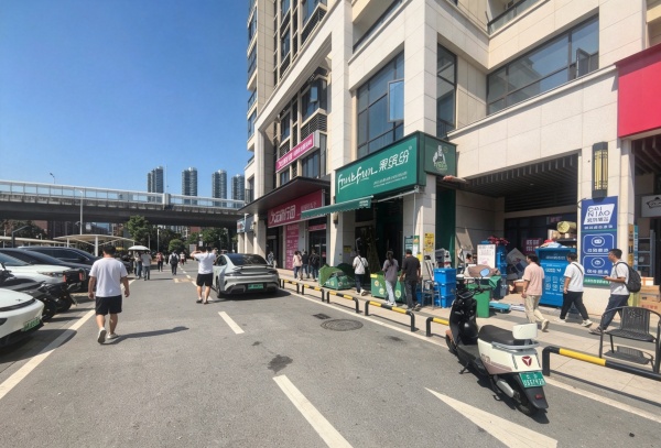 Y10026开福区马栏山正地铁口临街品牌水果店转让 Y10026开福区马栏山正地铁口临街品牌水果店转让