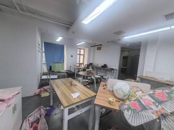 Y10031地铁口100平精装写字楼办公可商用场地房东直租 Y10031地铁口100平精装写字楼办公可商用场地房东直租