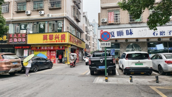 Y10050星沙商务写字楼出入口双门头拐角110平餐饮店优转 Y10050星沙商务写字楼出入口双门头拐角110平餐饮店优转