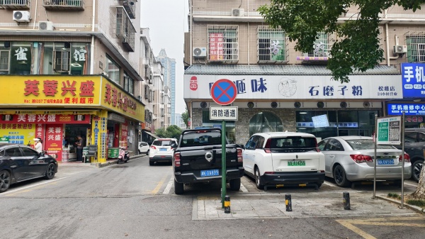 Y10050星沙商务写字楼出入口双门头拐角110平餐饮店优转 Y10050星沙商务写字楼出入口双门头拐角110平餐饮店优转
